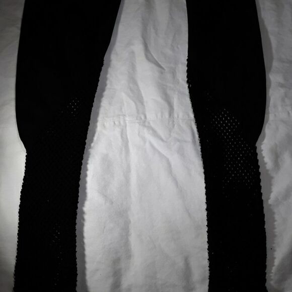 Garage 1/2 Fishnet Seamless Black Leggings XS/S‎ - Picture 4 of 5
